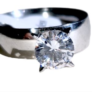 Women's engagement bridal ring Solitaire Nwt Stainless steel